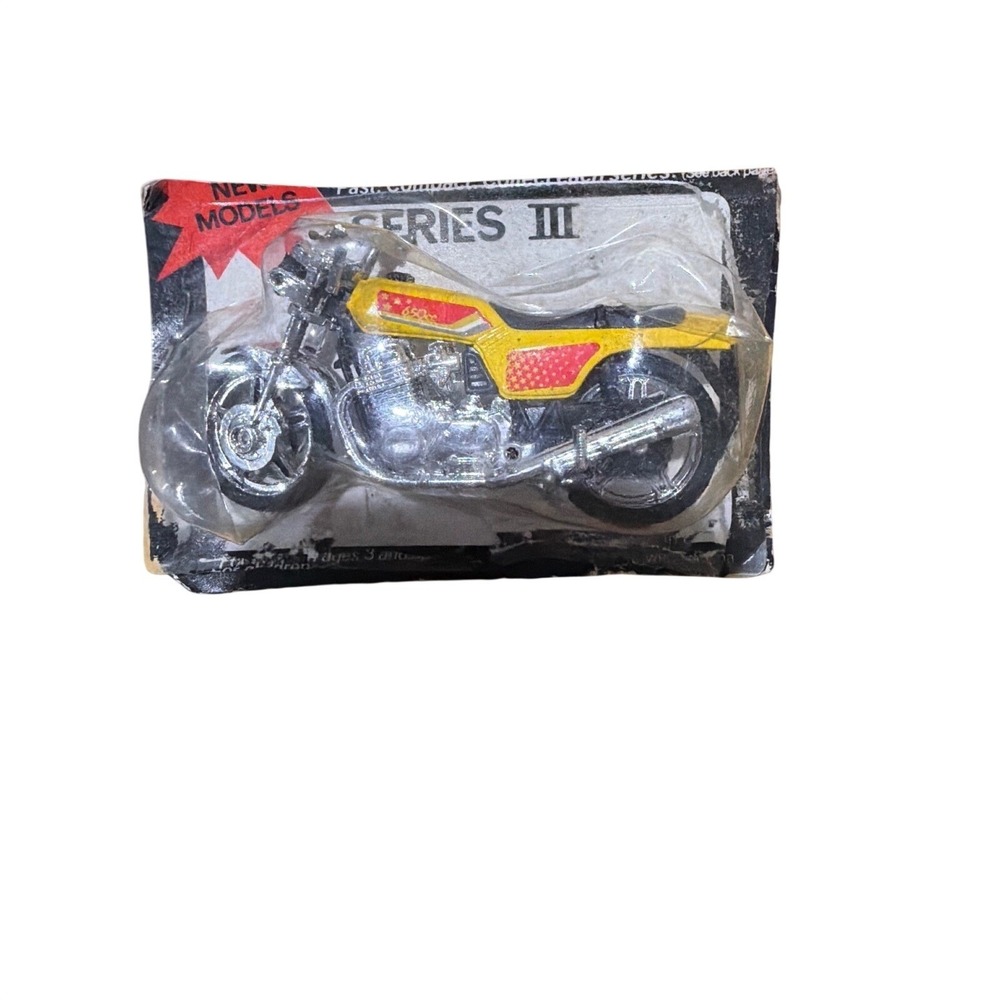 Vintage‎ Series III Diecast Motorcycle Yellow 650cc Model East West Distributing